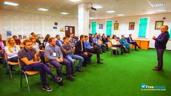 Photo de l’International Institute of Business #3