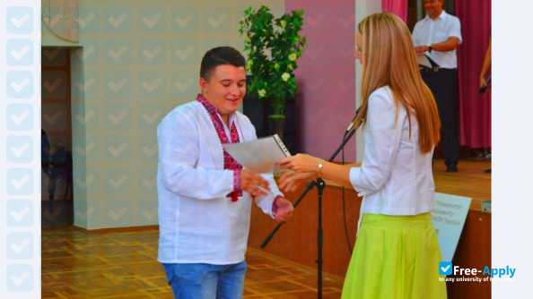 Photo de l’University of Educational Management #3