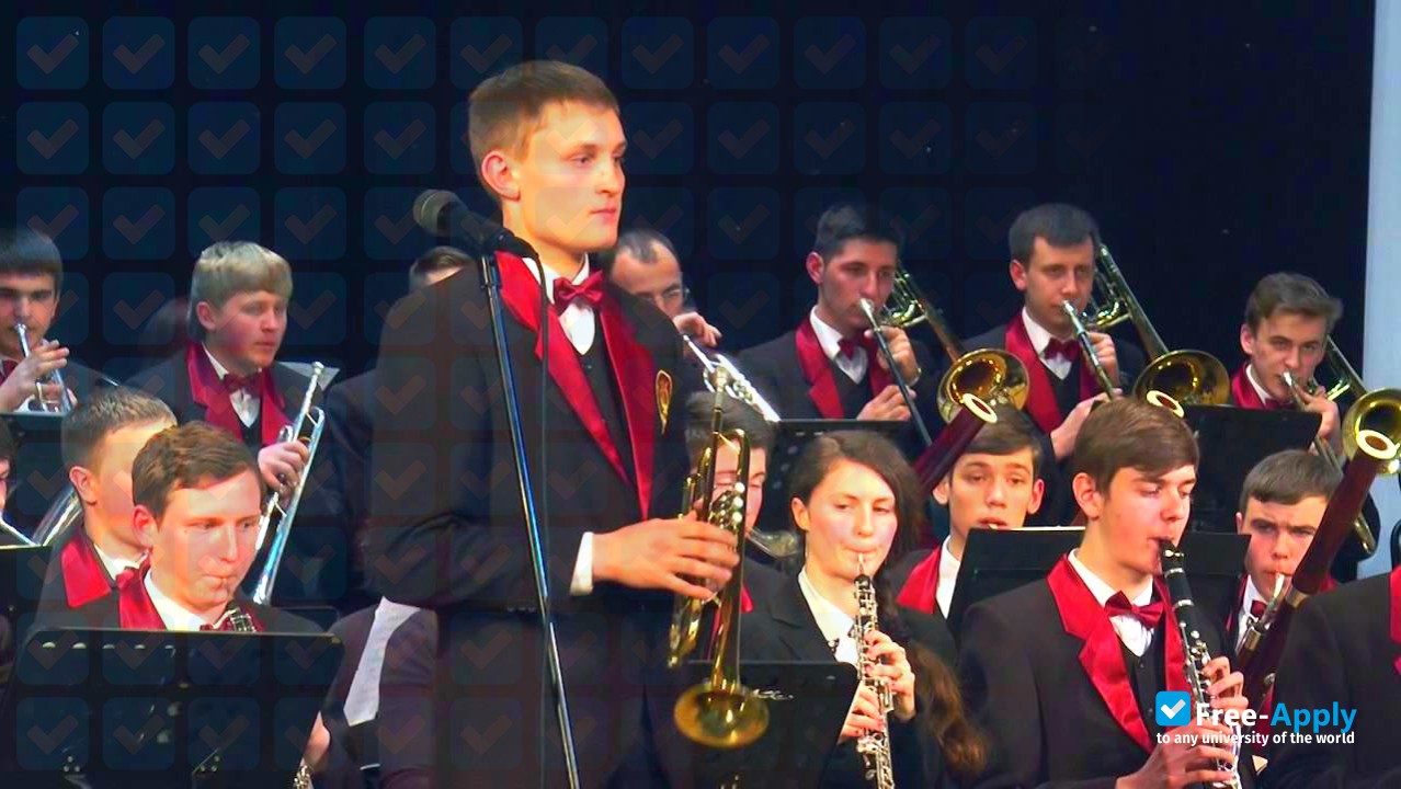Ivano-Frankivsk music school named after Denis Sichinskiy photo #5