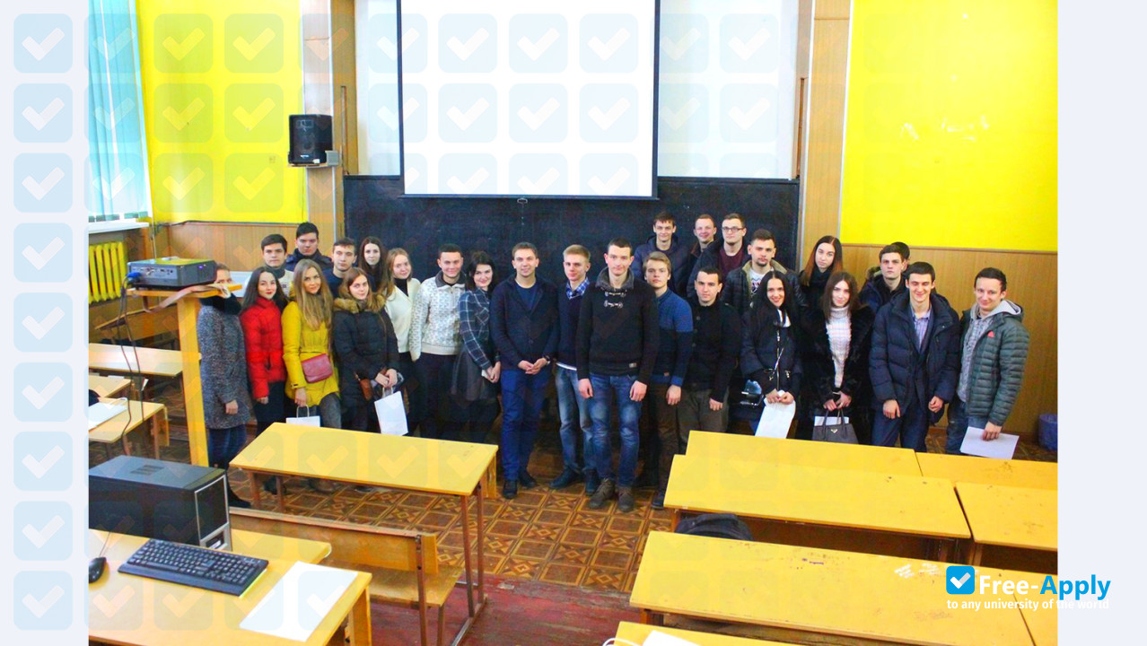 Foto de la Kryvyi Rih National University #3