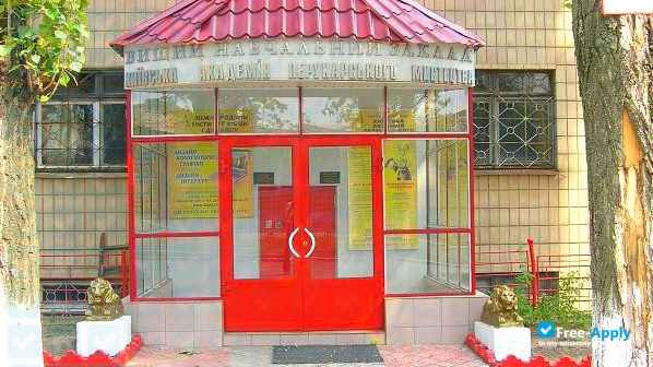 Foto de la Institution of higher education «Kyiv Academy of Applied Art» #5