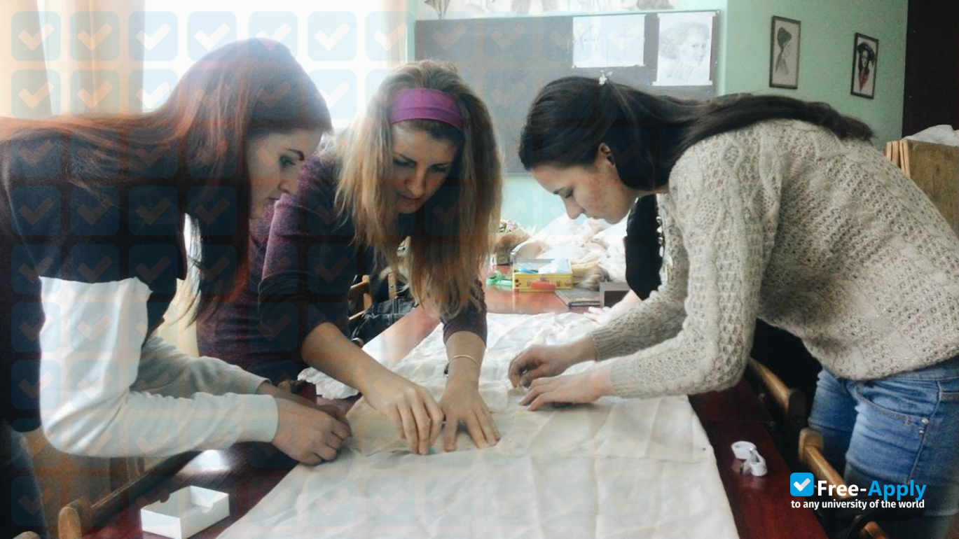 Foto de la Institution of higher education «Kyiv Academy of Applied Art» #19
