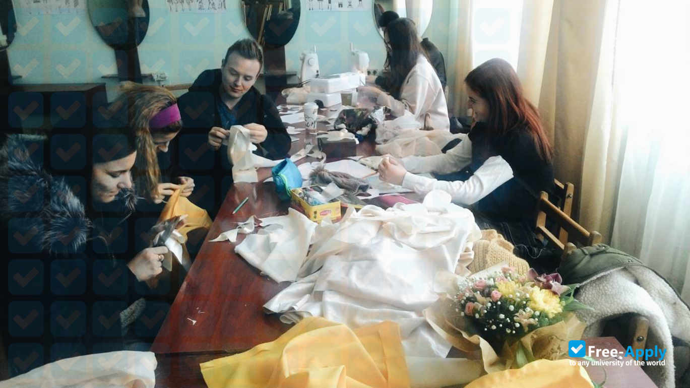 Foto de la Institution of higher education «Kyiv Academy of Applied Art» #16