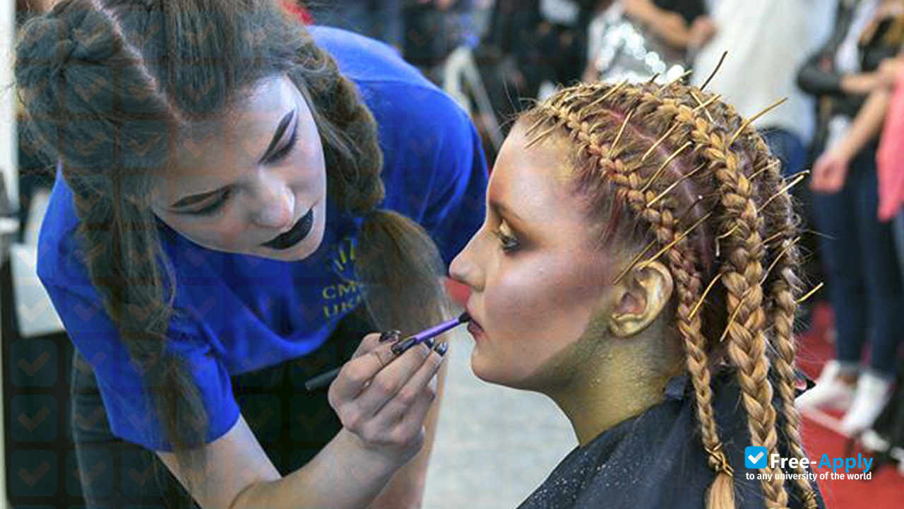 Foto de la Institution of higher education «Kyiv Academy of Applied Art» #7