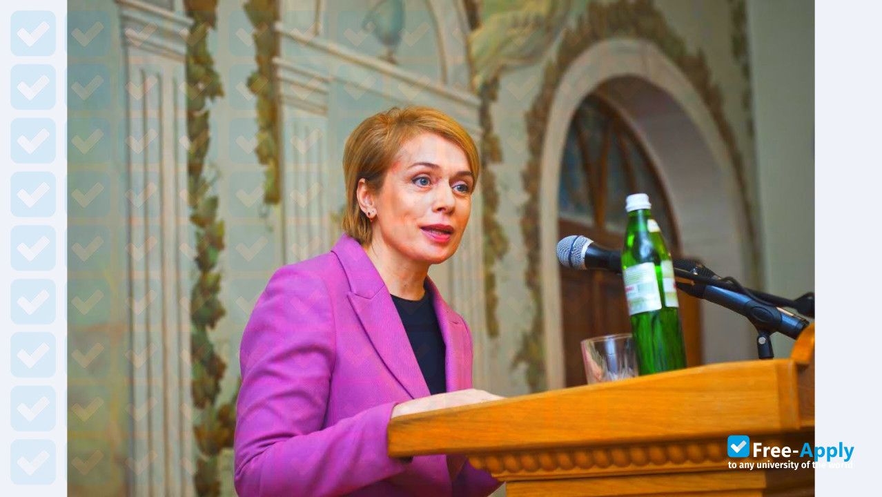 Foto de la The National University of Ostroh Academy #3