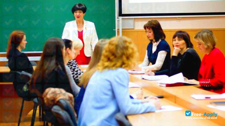 Photo de l’Poltava University of Economics and Trade #5