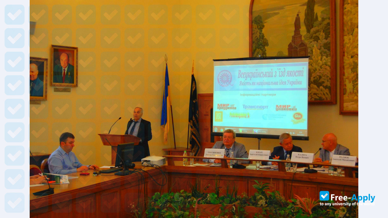 Photo de l’Kyiv National Economic University #12