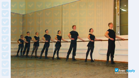Foto de la Kyiv National University of Culture and Arts #4