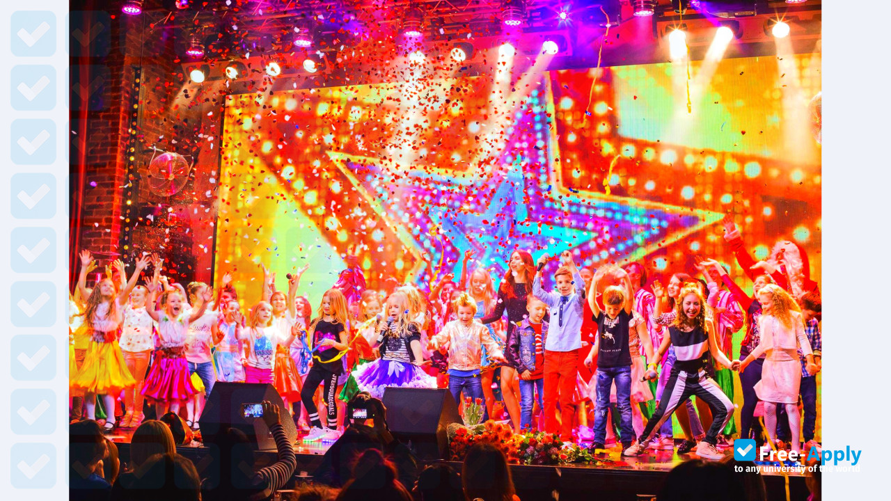 Foto de la Kyiv National University of Culture and Arts #11