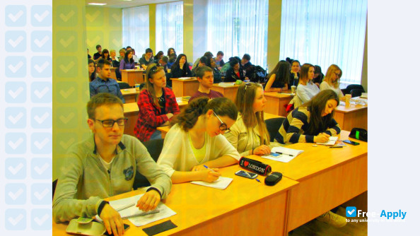 Foto de la Wisconsin International University in Ukraine #9