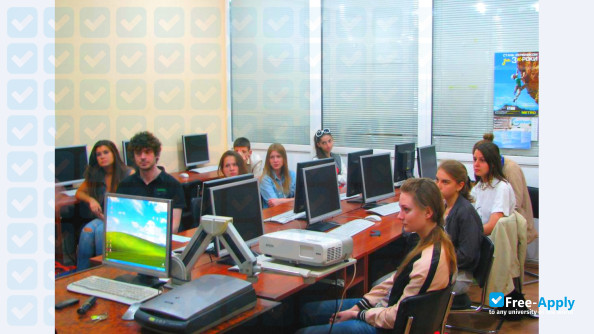 Foto de la Wisconsin International University in Ukraine #3