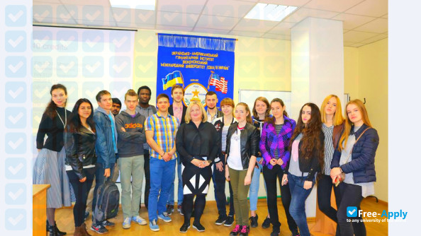 Foto de la Wisconsin International University in Ukraine #10