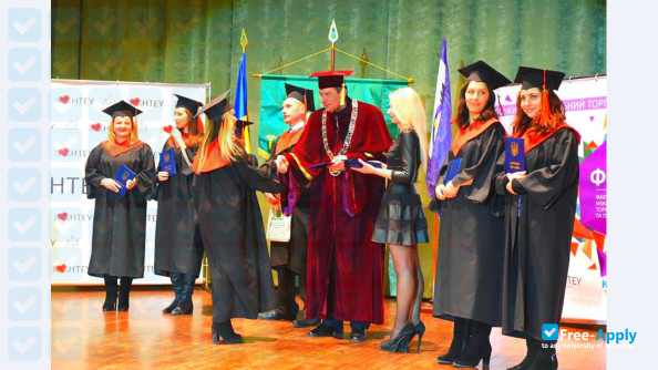 Foto de la Kyiv National Trade Economic University #8