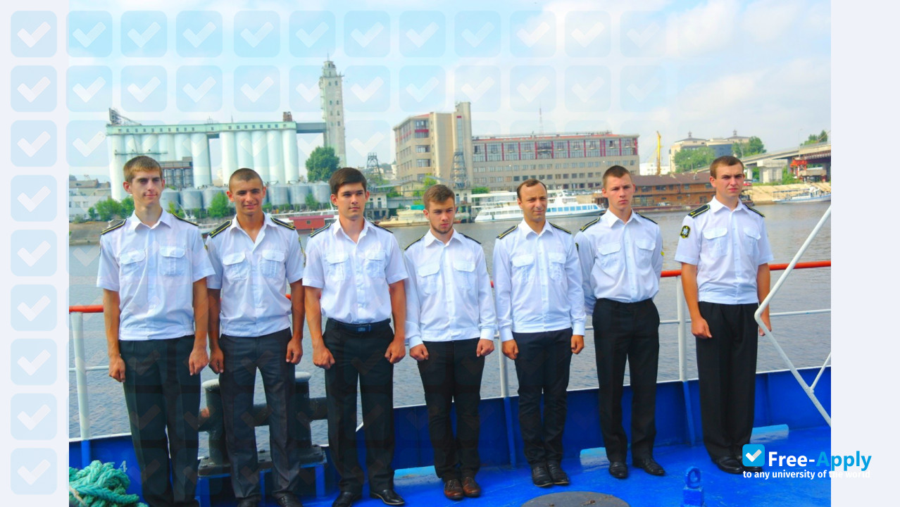 Foto de la Kyiv State Academy of Water Transport #2