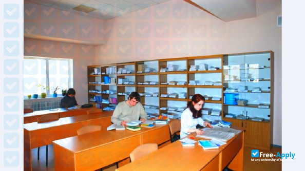 Foto de la Kharkiv University of Economics and Law #7