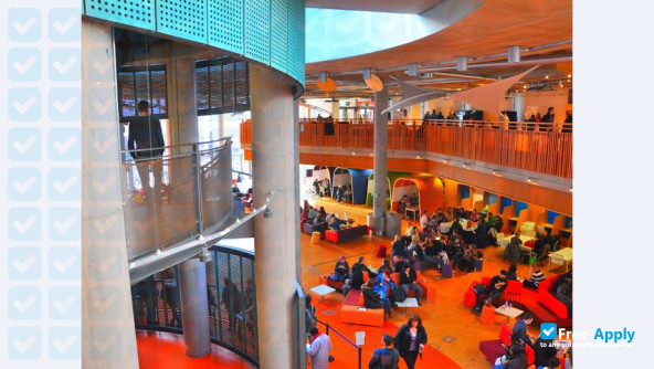 Glasgow Caledonian University photo #2