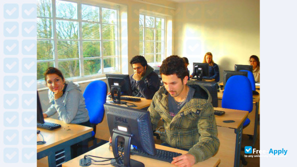 Azad University IR in Oxford photo #3