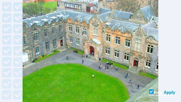 St Salvator's Quad at the University of St Andrews фотография №2