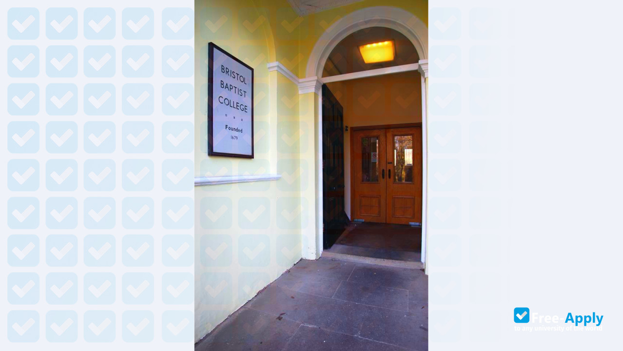 Foto de la Bristol Baptist College #3