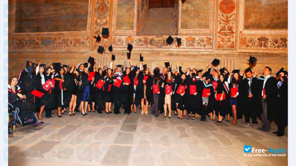 Foto de la European School of Economics London #4