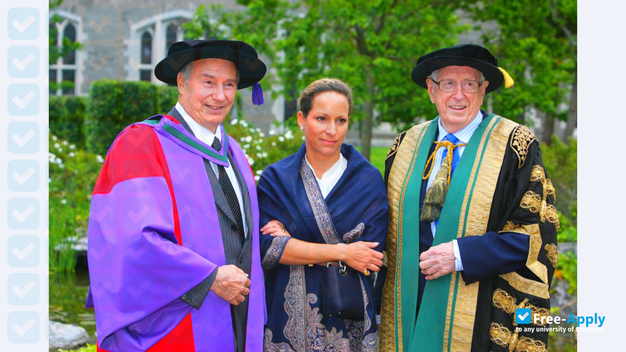 The Aga Khan University (International) in the United Kingdom photo #11