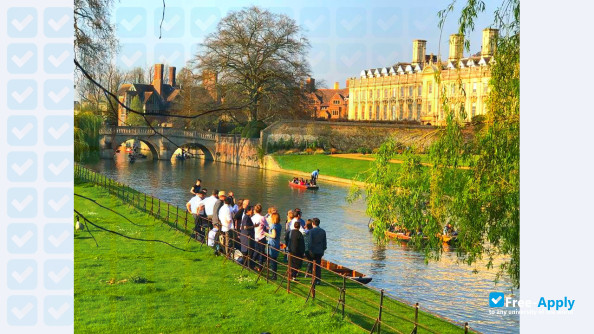 Foto de la The iconic King's College Chapel of the University of Cambridge #11