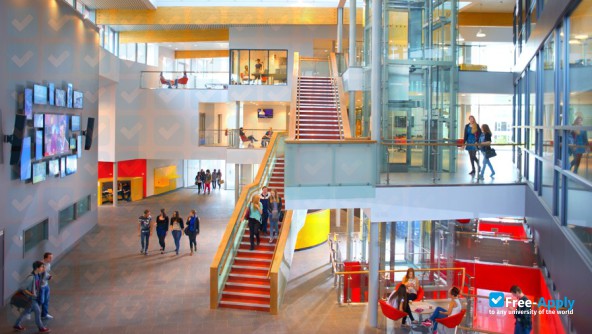 Edge Hill University фотография №2