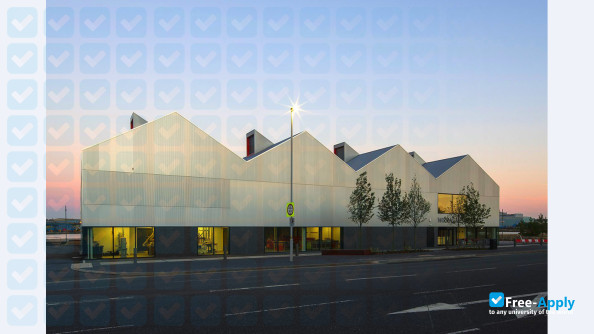 Wirral Metropolitan College фотография №1