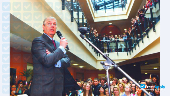 Foto de la Newcastle under Lyme College #5