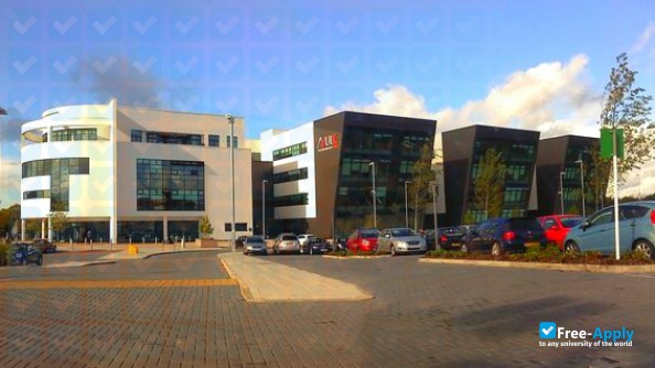 Foto de la Newcastle under Lyme College #9