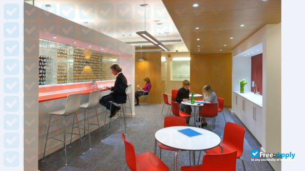 Foto de la Saint George's University of London #7