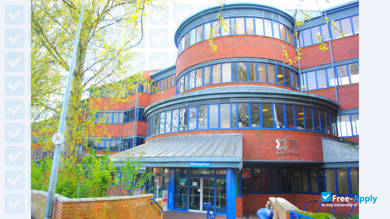 Foto de la South Eastern Regional College #3