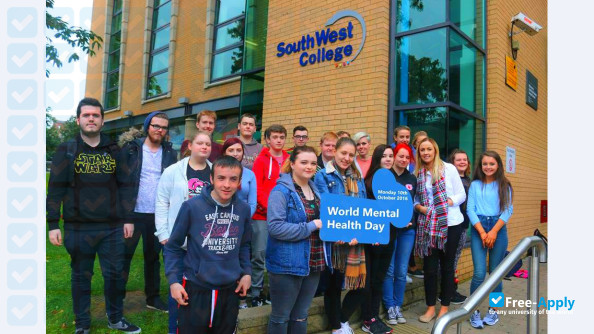 Foto de la South West College #5