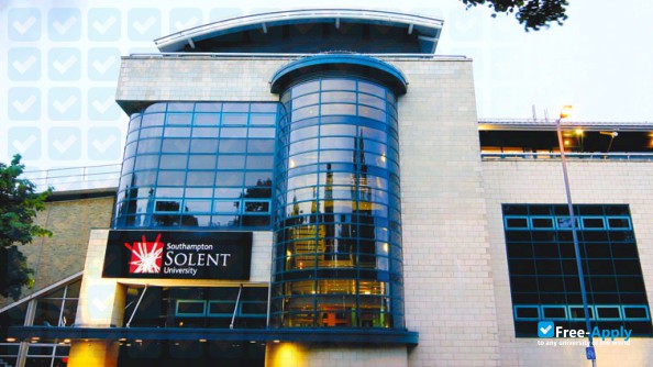 Southampton Solent University photo #8