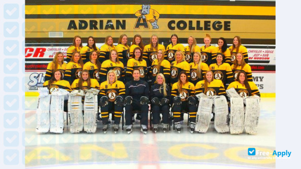 Adrian College фотография №10
