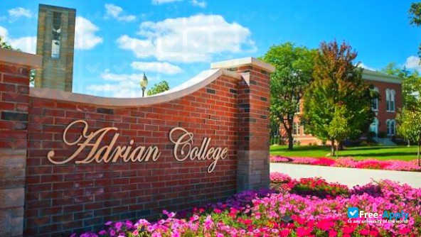 Adrian College фотография №3