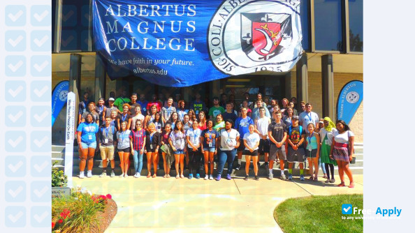 Foto de la Albertus Magnus College #9