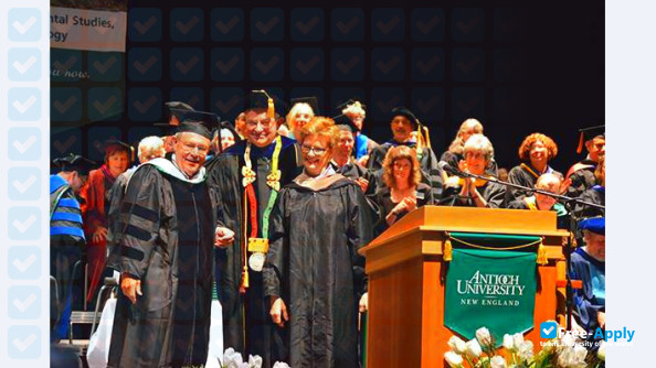 Foto de la Antioch University New England #9