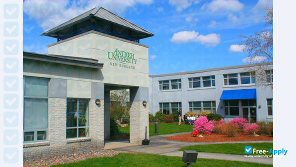 Foto de la Antioch University New England #2