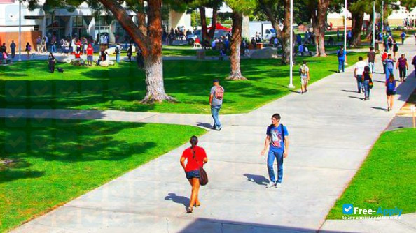 Foto de la Bakersfield College #3