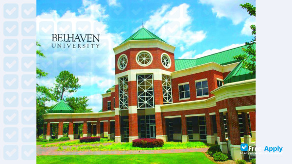 Foto de la Belhaven University #3