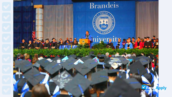Foto de la Brandeis University #4