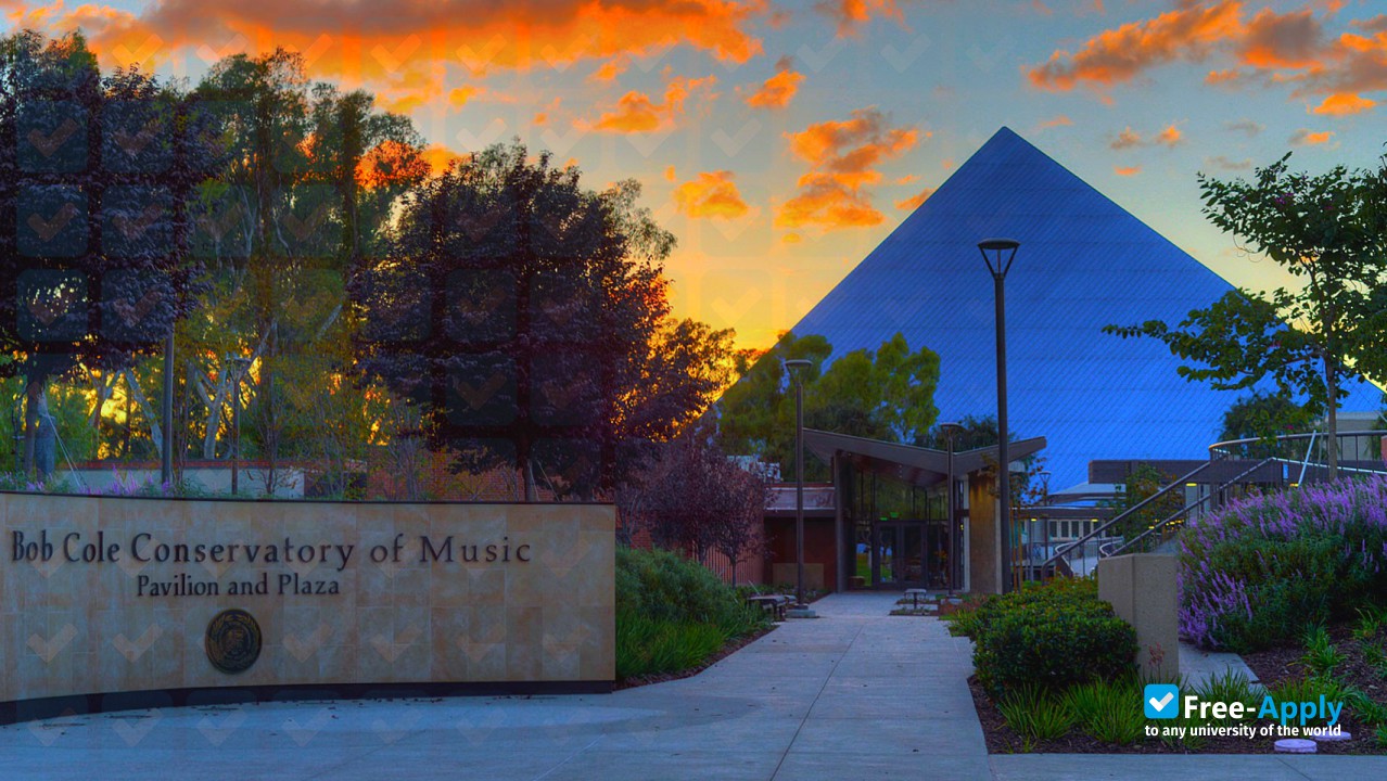 Foto de la California State University, Long Beach #9