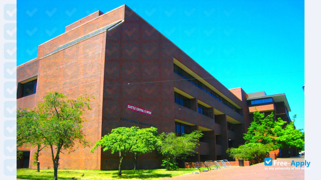 Foto de la Central Community College #1
