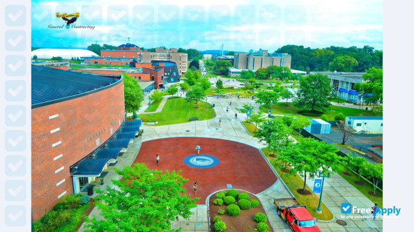 Central Connecticut State University photo #4