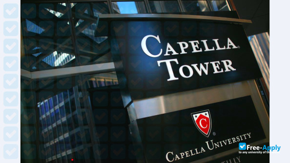 Foto de la Capella University #11