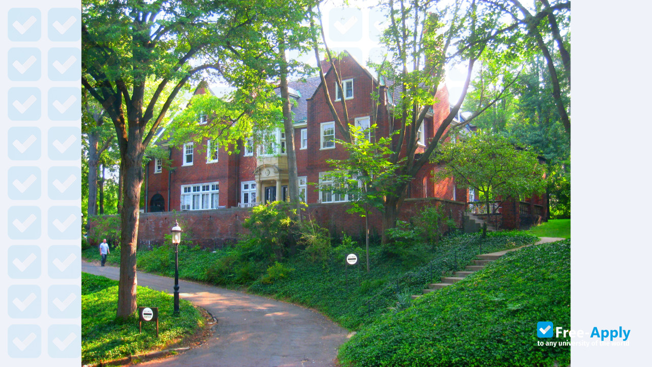 Chatham University фотография №11