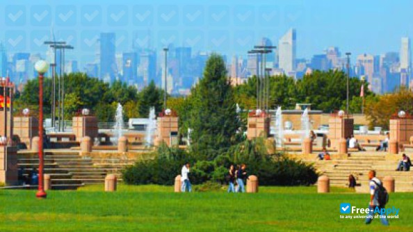 CUNY Queens College photo #2