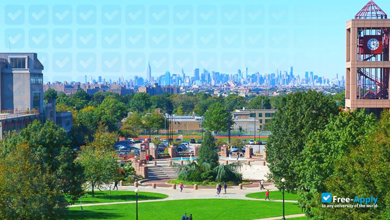 CUNY Queens College photo #7