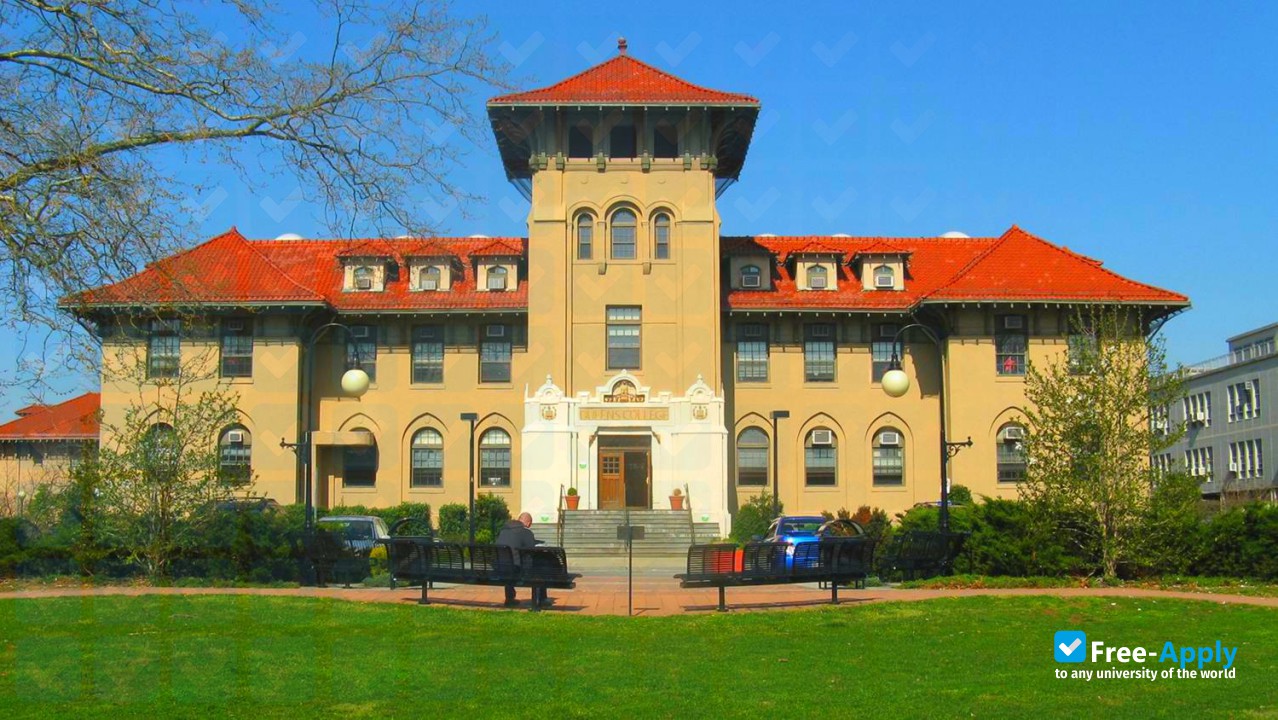 CUNY Queens College photo #9